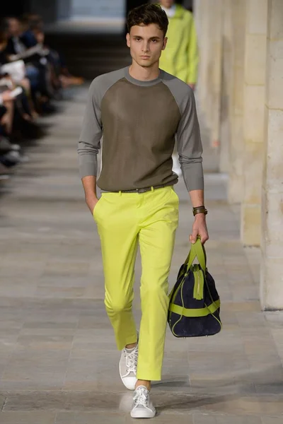 Look 14